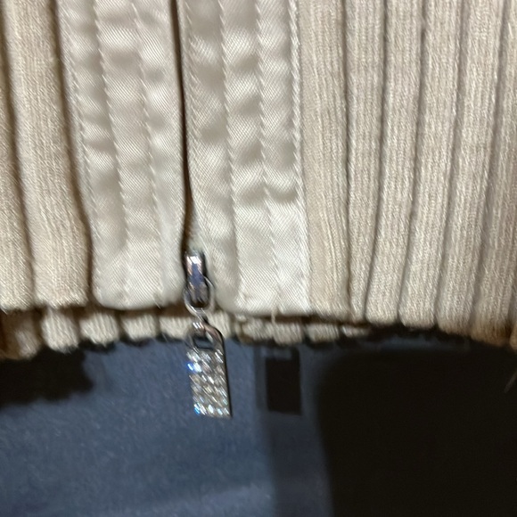 Belldini sweater set. Size M. Sweater has satin collar & yoke, tank top match - Picture 4 of 6